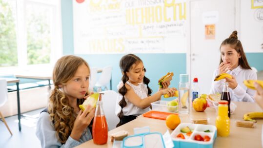 Consejos de nuestra clínica de alergología en Barcelona: alergias alimentarias y escuela